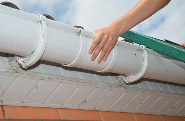 Gutter Reattachment in Rome