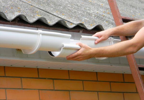 Cost of Gutter Hanging in Rome